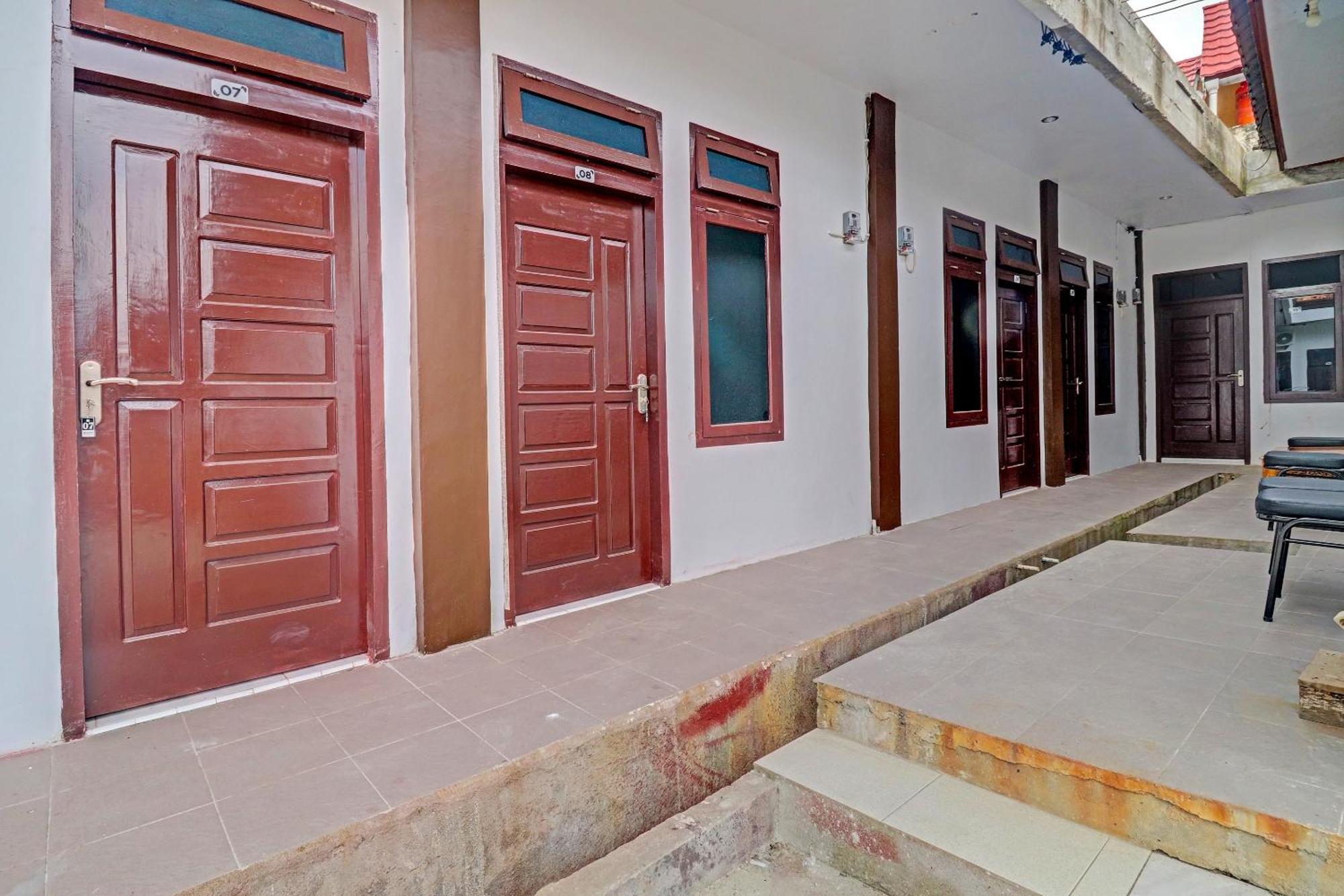 Super Oyo 91497 Waskita Residence Syariah Jambi Buitenkant foto